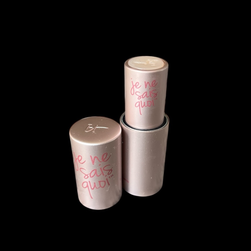 IT Cosmetics Je Ne Sais Quoi Hydrating Lip Balm Treatment, NWOT - Picture 7 of 10